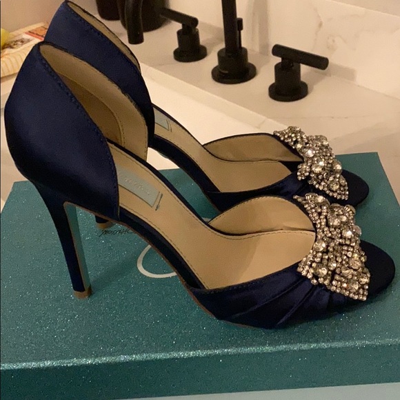 Betsy Johnson Heels in navy satin - Picture 2 of 3